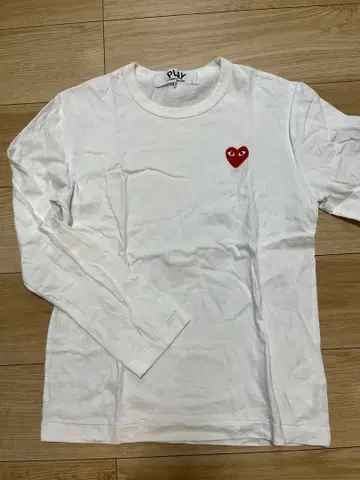꼼 데 가르송 빨간색 하트 자수 긴팔 티셔츠 화이트