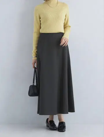 그린 레이블 릴랙싱 카르제 볼륨 플레어 스커트