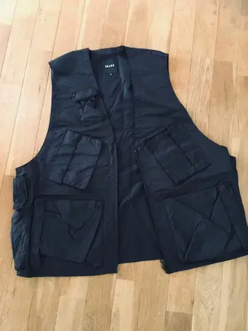 BEAMS 블랙 베스트 M