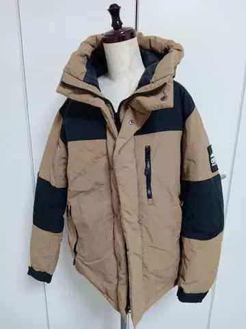 CAMP7 후드 부착 다운 자켓 베이지 x 블랙