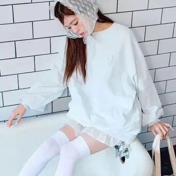 OLIVE des OLIVE 헬로키티 콜라보 맨투맨