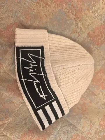 Y-3 화이트 니트 모자 리브