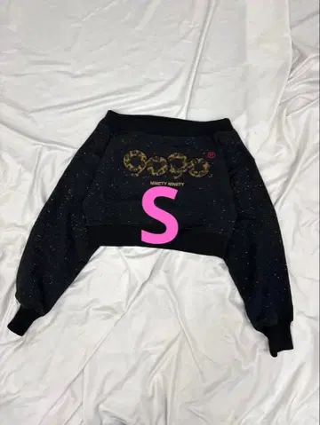 9090 OG Logo Glitter Off-shoulder Sweat
