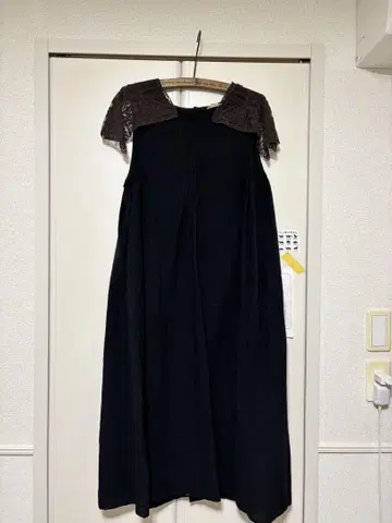 레이스 달린 슬리브리스 원피스