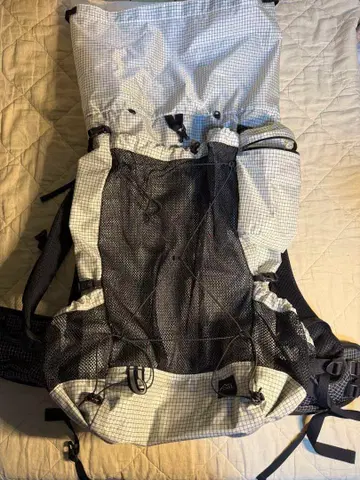 CAYL 메쉬 백팩 화이트/블랙