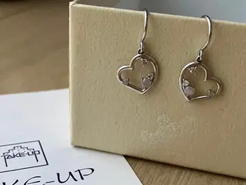 TAKE-UP 하트 모티브 핑크 스톤 화이트 골드 귀걸이