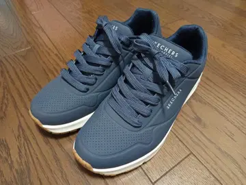 SKECHERS 네이비 스니커즈