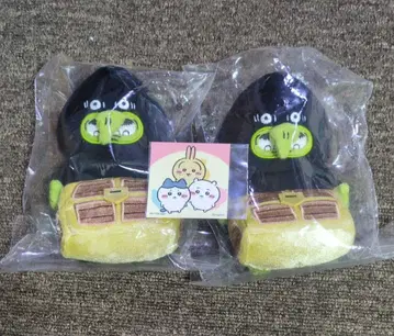 데스크탑에서 지켜보는 걸이형 봉제 인형 마녀와 보물 상자 스티커 포함