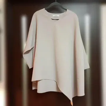 FENNEL 베이지 V넥 비대칭 상의 사용 횟수 1회