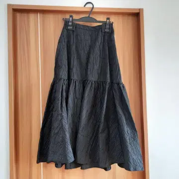 Dou-Dou 블랙 주름 가공 티어드 롱 스커트