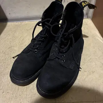 닥터마틴 8홀 부츠 uk6 스웨이드