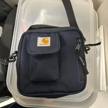 Carhartt 네이비 숄더백