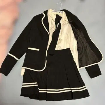 블랙 블레이저와 스커트 세트 M 사이즈