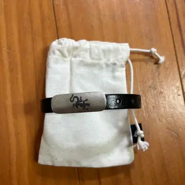 가죽과 돌의 심플 팔찌