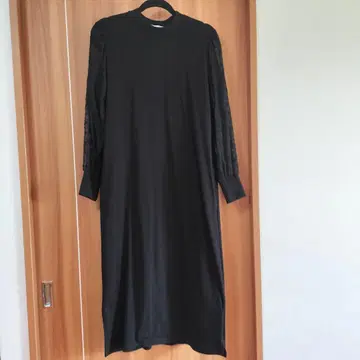 MARIA 블랙 레이스 소매 원피스