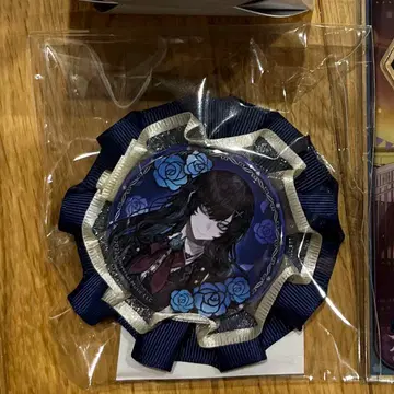 라운드원 Ado 캔뱃지 부착 로제트 리본 키링