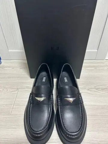 HARE 블랙 통굽 로퍼