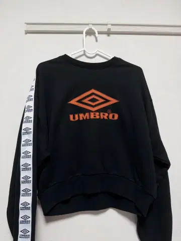 UMBRO 블랙 맨투맨 트레이닝복