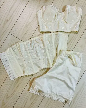 아이보리 브라이덜 이너 E65