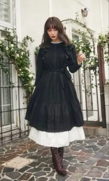 her lip to Two-Tone Ruffled Lace Dress