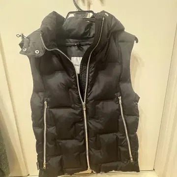 BUFFALO BOBS 블랙 다운 베스트 후드 부착