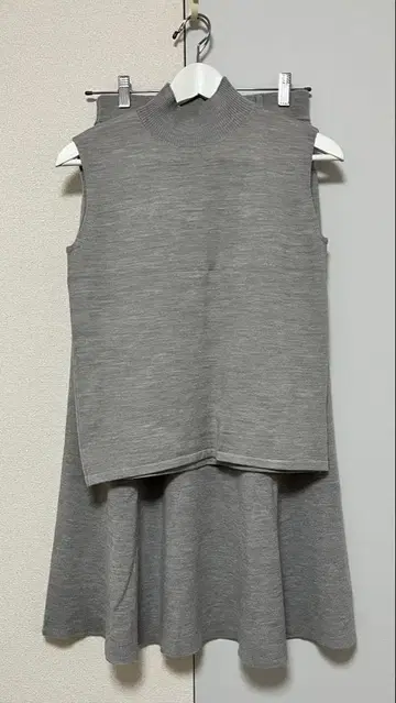 하이넥 슬리브리스 니트 내로우 스커트 SET