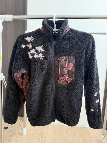 벚꽃 자수 플리스 자켓 블랙