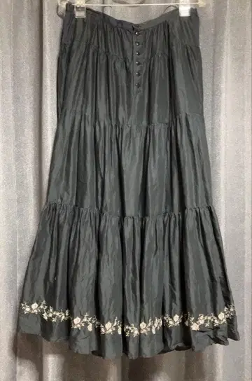 핑크하우스 롱 스커트 팬지 자수 블랙 면 로운