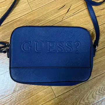 GUESS 네이비 숄더백