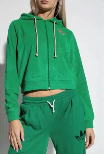 adidas 벨로아 후드티 숏 기장 모노그램