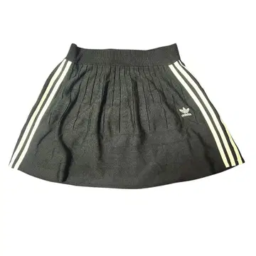 [ 새상품급 ] adidas 샘플 플리츠 스커트 블랙 OT
