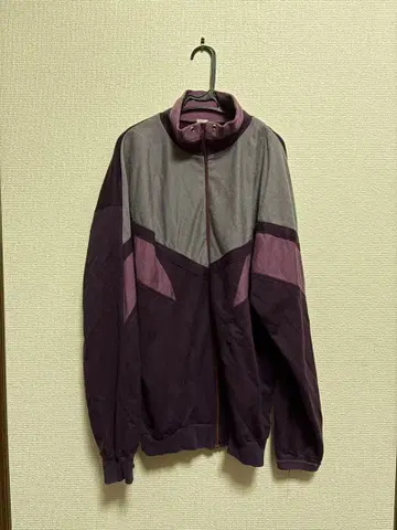 보라색 계열 지퍼 자켓 남성용 상의