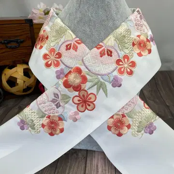 길운을 부르는 디자인과 화려한 자수 장식용 깃 일본제 새상품