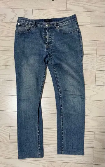 A.P.C. 프티 뉴스탠다드 사이즈 29