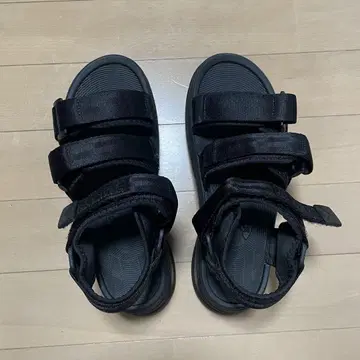 shaka 통굽 샌들 올 블랙 23cm