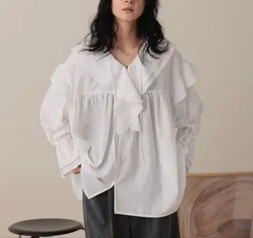 프릴 튜닉 블라우스 로리즈팜 미사용 새상품 이번 시즌 신상