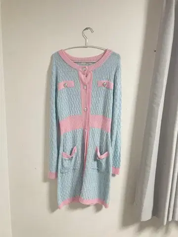 스카이블루와 핑크 니트 가디건