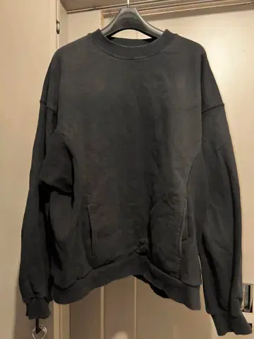 my beautiful landlet 블랙 맨투맨