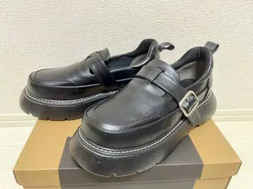 블랙 버클 로퍼