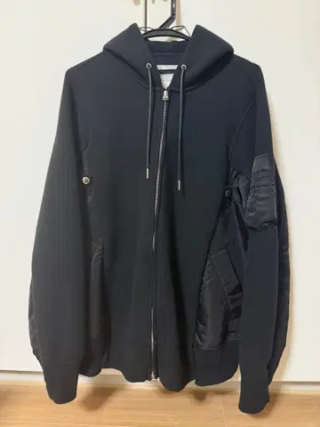 sacai 블랙 후드티 SCM-056
