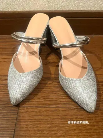 거의 미사용 새상품. 펌프스
