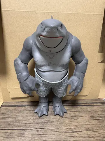 킹 샤크 피규어