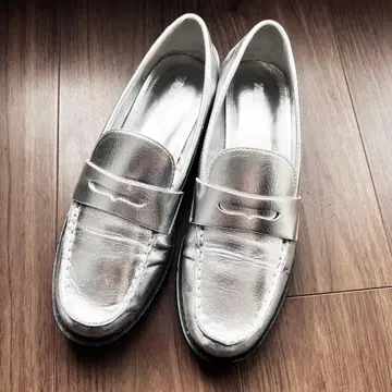 [ ZARA ] 메탈릭 로퍼 실버 40