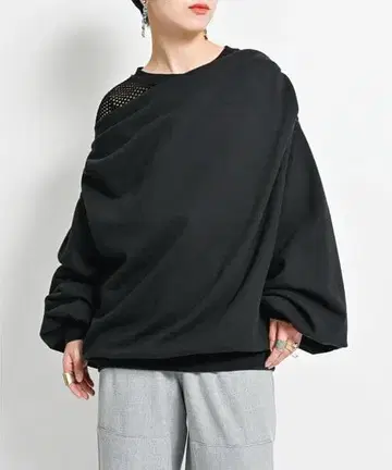 CITYSHOP 디자인 넥 풀오버 블랙