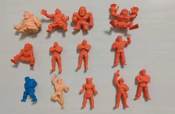 스트리트 파이터 13체 + 증정 1체