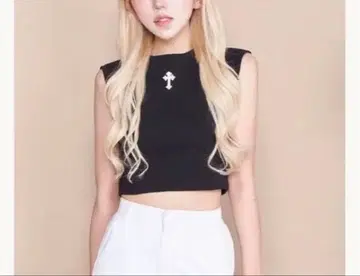 다리치 크로스 모티브 상의 BLK