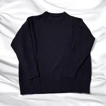 UNIVERSAL TISSU 블랙 긴팔 스웨터