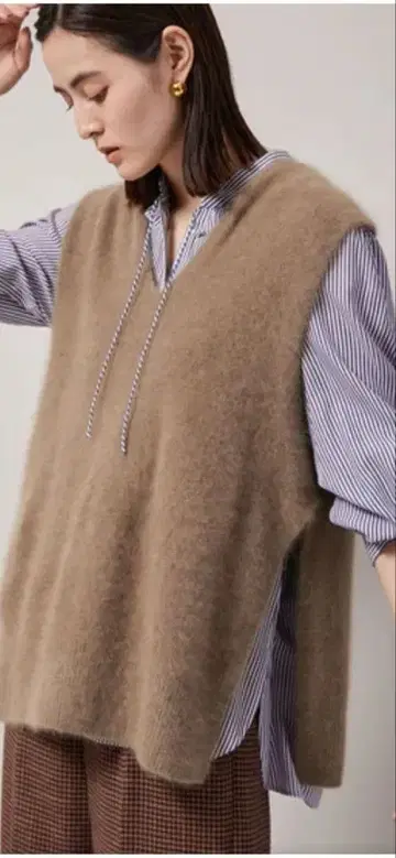 [ 가격 인하 ] 새상품급 ROPE 캐시미어 50% V넥 베스트 베이지