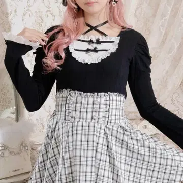 NOEMIE 아가씨 백 레이스업 플레어 슬리브 티셔츠