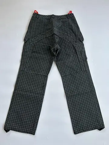 그리핀의 그레이와 그린 하운드투스 패턴 아치 백 팬츠